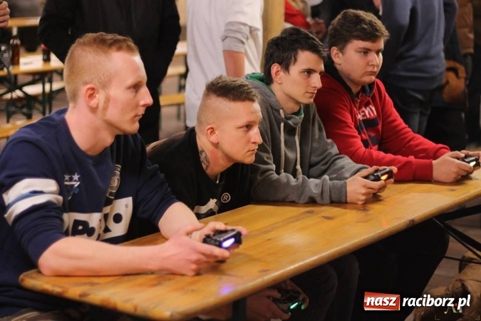 Zdjęcie w galerii na portalu naszraciborz.pl: III Turniej Mikołajkowy FIFA 2017 za nami wiadomości z regionu