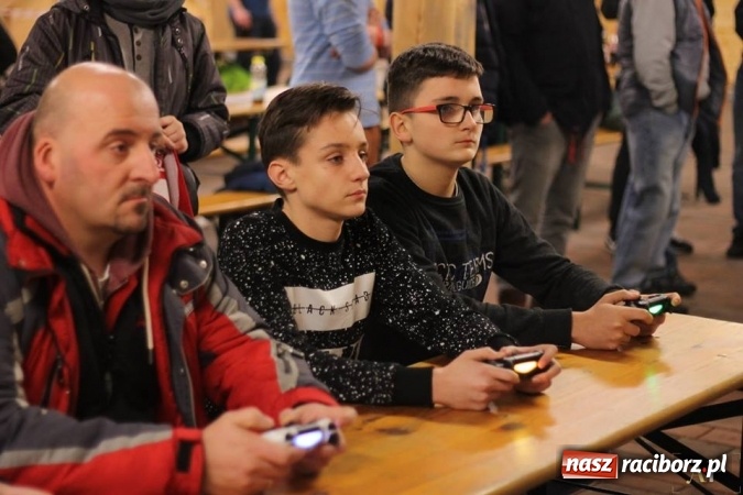 Zdjęcie w galerii na portalu naszraciborz.pl: III Turniej Mikołajkowy FIFA 2017 za nami wiadomości z regionu