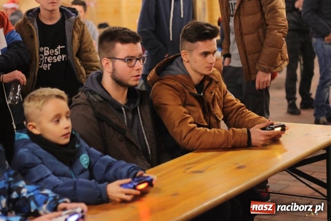 Zdjęcie w galerii na portalu naszraciborz.pl: III Turniej Mikołajkowy FIFA 2017 za nami wiadomości z regionu