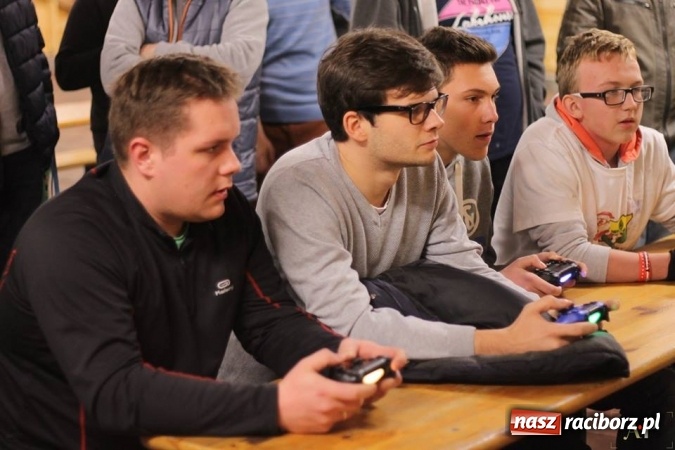 Zdjęcie w galerii na portalu naszraciborz.pl: III Turniej Mikołajkowy FIFA 2017 za nami wiadomości z regionu