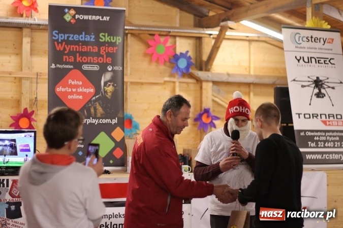 Zdjęcie w galerii na portalu naszraciborz.pl: III Turniej Mikołajkowy FIFA 2017 za nami wiadomości z regionu