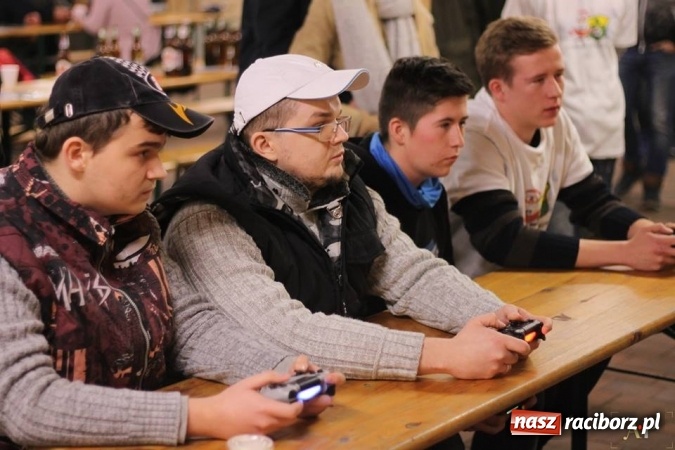 Zdjęcie w galerii na portalu naszraciborz.pl: III Turniej Mikołajkowy FIFA 2017 za nami wiadomości z regionu