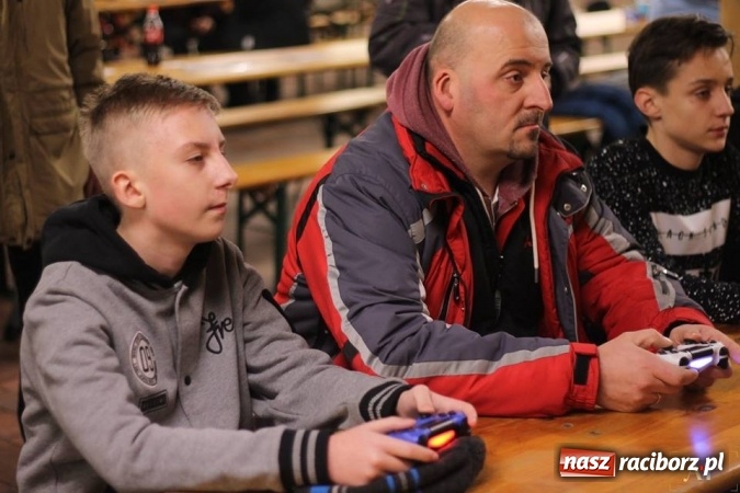 Zdjęcie w galerii na portalu naszraciborz.pl: III Turniej Mikołajkowy FIFA 2017 za nami wiadomości z regionu