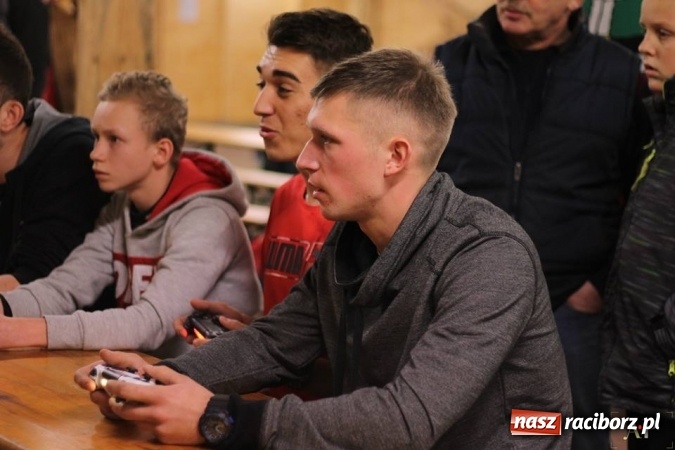 Zdjęcie w galerii na portalu naszraciborz.pl: III Turniej Mikołajkowy FIFA 2017 za nami wiadomości z regionu