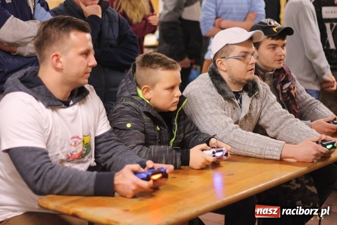 Zdjęcie w galerii na portalu naszraciborz.pl: III Turniej Mikołajkowy FIFA 2017 za nami wiadomości z regionu