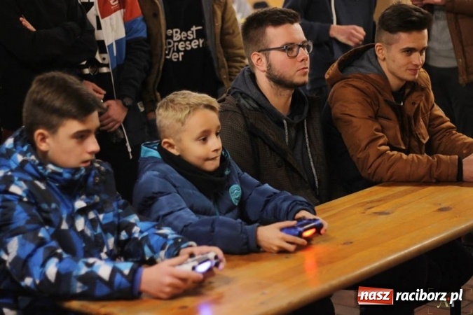 Zdjęcie w galerii na portalu naszraciborz.pl: III Turniej Mikołajkowy FIFA 2017 za nami wiadomości z regionu