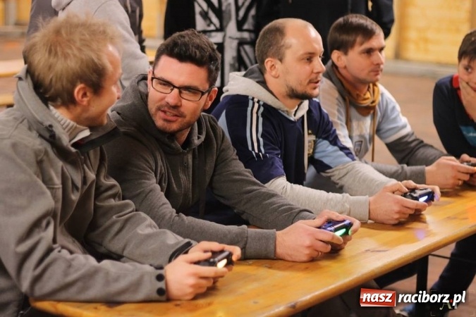 Zdjęcie w galerii na portalu naszraciborz.pl: III Turniej Mikołajkowy FIFA 2017 za nami wiadomości z regionu