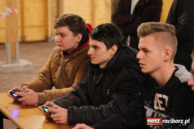 Zdjęcie w galerii na portalu naszraciborz.pl: III Turniej Mikołajkowy FIFA 2017 za nami wiadomości z regionu