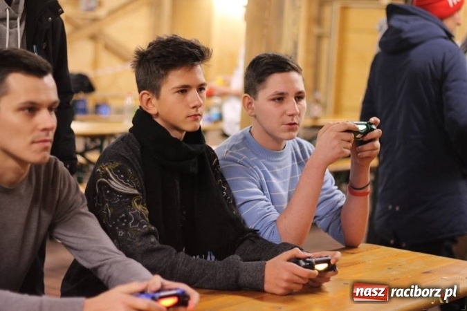 Zdjęcie w galerii na portalu naszraciborz.pl: III Turniej Mikołajkowy FIFA 2017 za nami wiadomości z regionu