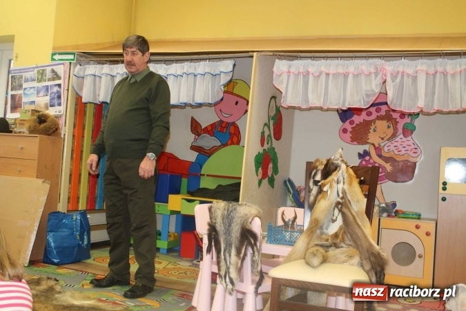 Zdjęcie w galerii na portalu naszraciborz.pl: Odwiedziny pana myśliwego w przedszkolu w Sudole  wiadomości z regionu