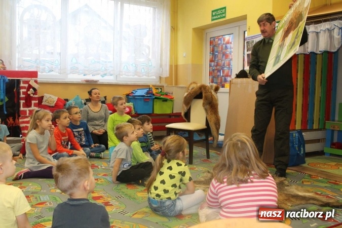 Zdjęcie w galerii na portalu naszraciborz.pl: Odwiedziny pana myśliwego w przedszkolu w Sudole  wiadomości z regionu