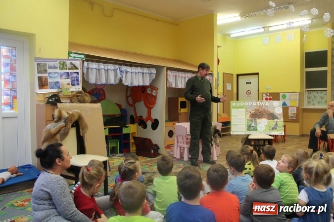 Zdjęcie w galerii na portalu naszraciborz.pl: Odwiedziny pana myśliwego w przedszkolu w Sudole  wiadomości z regionu