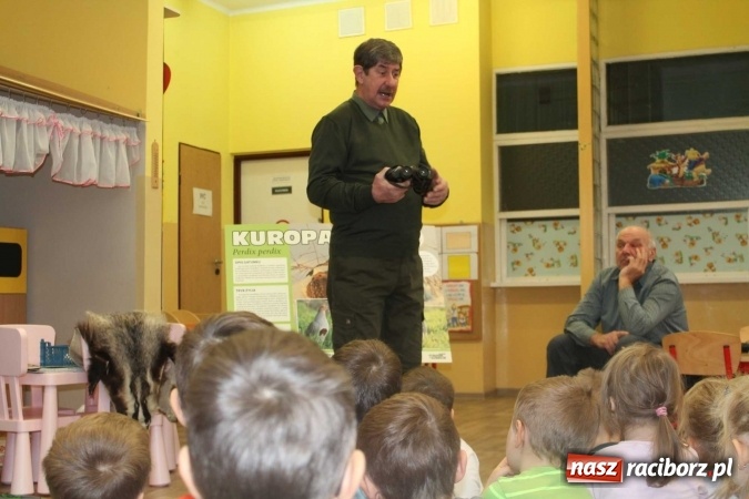 Zdjęcie w galerii na portalu naszraciborz.pl: Odwiedziny pana myśliwego w przedszkolu w Sudole  wiadomości z regionu