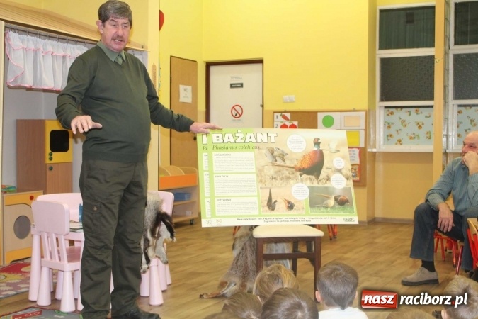 Zdjęcie w galerii na portalu naszraciborz.pl: Odwiedziny pana myśliwego w przedszkolu w Sudole  wiadomości z regionu