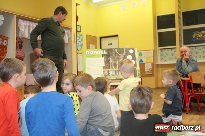 Zdjęcie w galerii na portalu naszraciborz.pl: Odwiedziny pana myśliwego w przedszkolu w Sudole  wiadomości z regionu