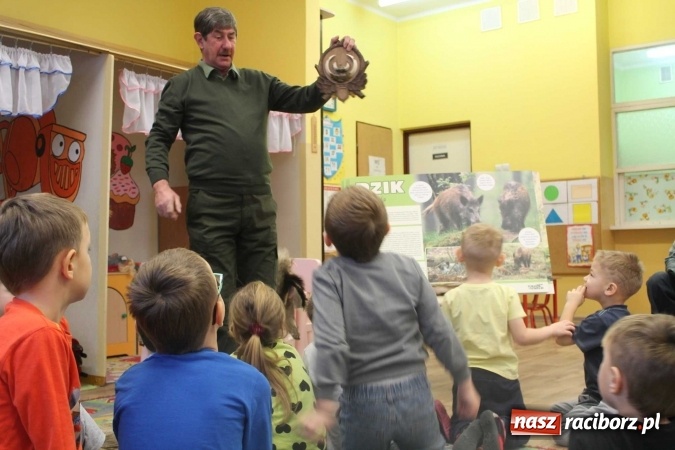 Zdjęcie w galerii na portalu naszraciborz.pl: Odwiedziny pana myśliwego w przedszkolu w Sudole  wiadomości z regionu