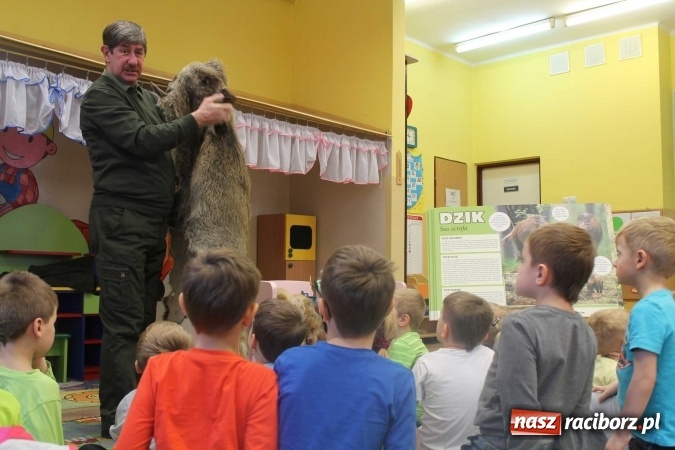 Zdjęcie w galerii na portalu naszraciborz.pl: Odwiedziny pana myśliwego w przedszkolu w Sudole  wiadomości z regionu