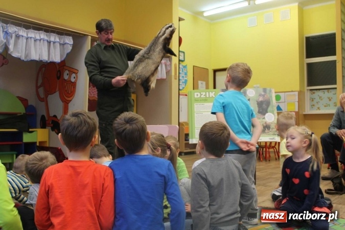 Zdjęcie w galerii na portalu naszraciborz.pl: Odwiedziny pana myśliwego w przedszkolu w Sudole  wiadomości z regionu
