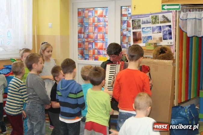 Zdjęcie w galerii na portalu naszraciborz.pl: Odwiedziny pana myśliwego w przedszkolu w Sudole  wiadomości z regionu