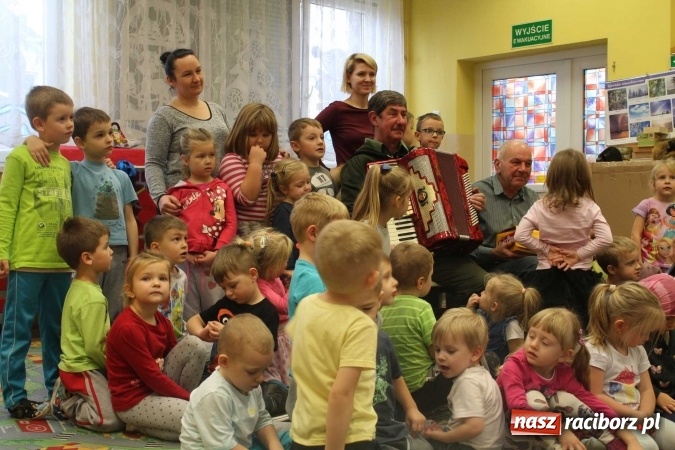 Zdjęcie w galerii na portalu naszraciborz.pl: Odwiedziny pana myśliwego w przedszkolu w Sudole  wiadomości z regionu