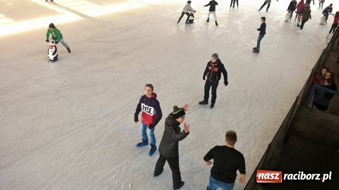 Zdjęcie w galerii na portalu naszraciborz.pl: Wyjazdowa lekcja WF-u w Gimnazjum numer 5 wiadomości z regionu