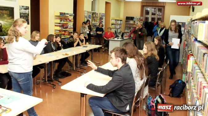 Zdjęcie w galerii na portalu naszraciborz.pl: Wielkie starcie Olimpijskich Herosów w bibliotece wiadomości z regionu