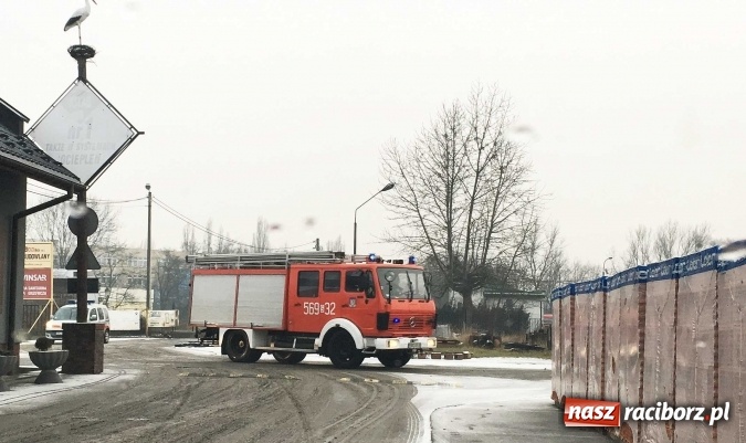 Zdjęcie w galerii na portalu naszraciborz.pl: Pożar w jednym z zakładów stolarskich - zapalił się system odpowiedzialny za odprowadzanie trocin  wiadomości z regionu