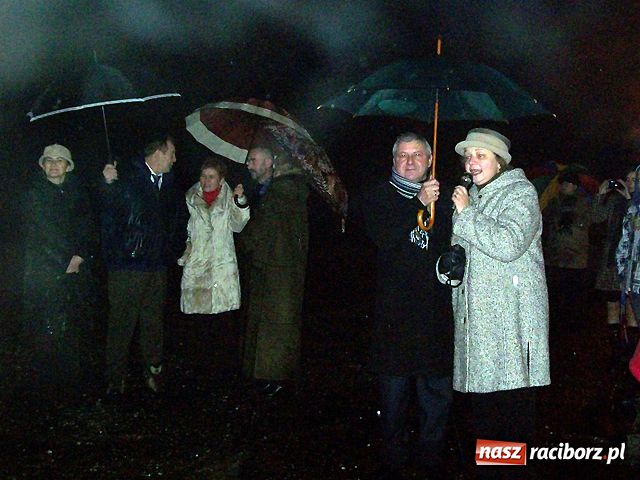 Zdjęcie w galerii na portalu naszraciborz.pl: Sylwester pod chmurką w Kuźni wiadomości z regionu