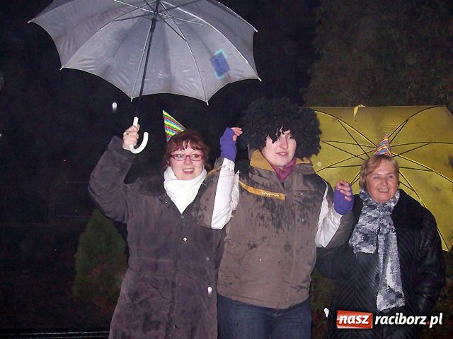 Zdjęcie w galerii na portalu naszraciborz.pl: Sylwester pod chmurką w Kuźni wiadomości z regionu