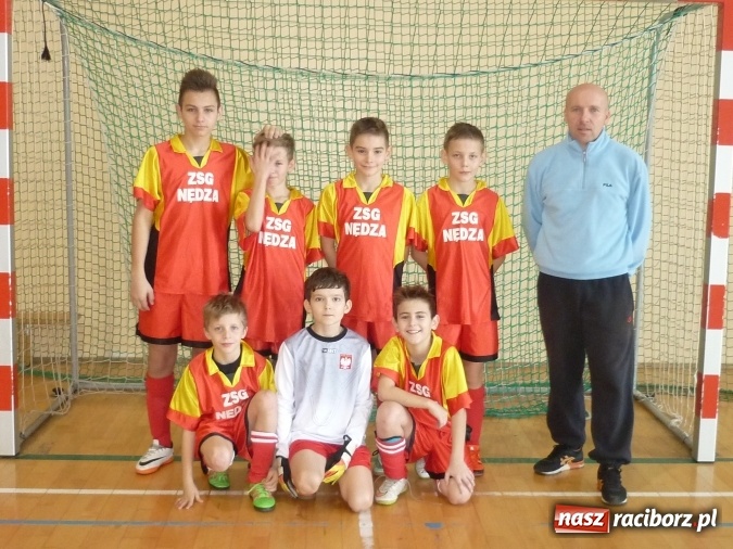 Zdjęcie w galerii na portalu naszraciborz.pl: Chłopcy z Rudnika i dziewczyny z Pawłowa najlepsi w powiatowym turnieju halowej piłki nożnej wiadomości z regionu