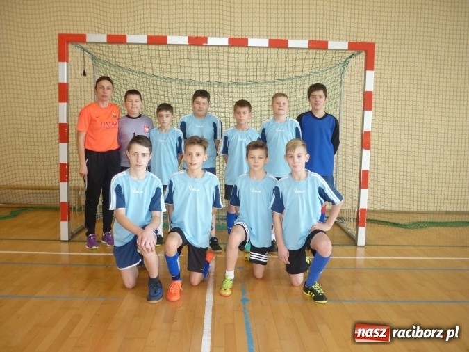 Zdjęcie w galerii na portalu naszraciborz.pl: Chłopcy z Rudnika i dziewczyny z Pawłowa najlepsi w powiatowym turnieju halowej piłki nożnej wiadomości z regionu