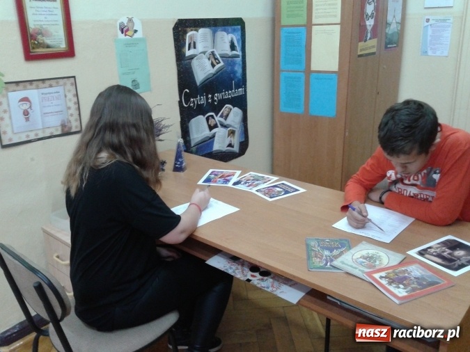 Zdjęcie w galerii na portalu naszraciborz.pl: Magia świąt Bożego Narodzenia w Gimnazjum nr 5  wiadomości z regionu