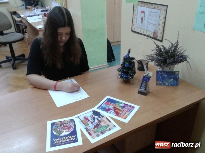 Zdjęcie w galerii na portalu naszraciborz.pl: Magia świąt Bożego Narodzenia w Gimnazjum nr 5  wiadomości z regionu