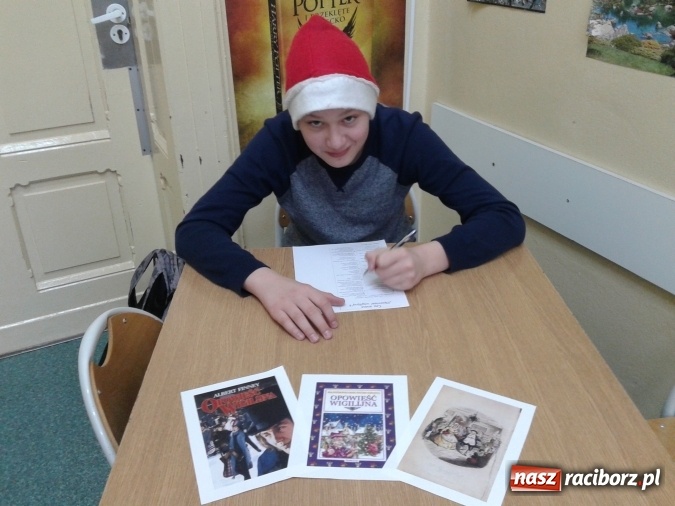 Zdjęcie w galerii na portalu naszraciborz.pl: Magia świąt Bożego Narodzenia w Gimnazjum nr 5  wiadomości z regionu