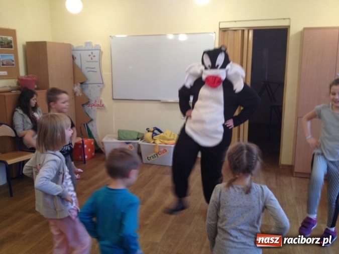 Zdjęcie w galerii na portalu naszraciborz.pl: Crazy Club po raz czwarty pomaga dzieciom leczącym się w klinice w Zabrzu. Każdy może się przyłączyć! wiadomości z regionu