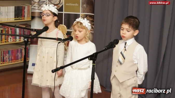 Zdjęcie w galerii na portalu naszraciborz.pl: Wszyscy Pana witajcie i pięknie Mu zaśpiewajcie - przegląd kolęd w raciborskiej bibliotece  wiadomości z regionu