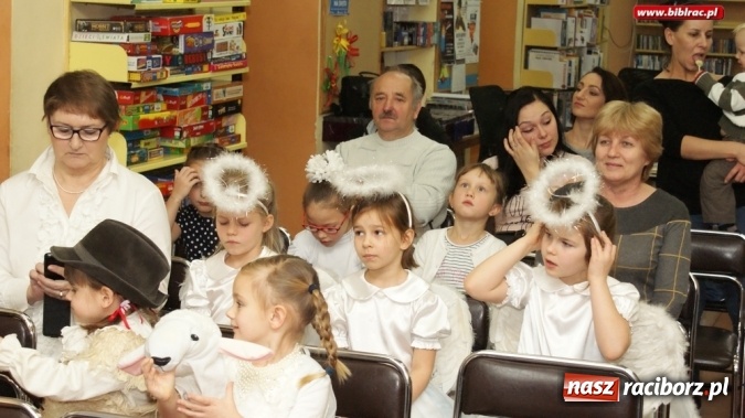 Zdjęcie w galerii na portalu naszraciborz.pl: Wszyscy Pana witajcie i pięknie Mu zaśpiewajcie - przegląd kolęd w raciborskiej bibliotece  wiadomości z regionu