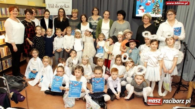 Zdjęcie w galerii na portalu naszraciborz.pl: Wszyscy Pana witajcie i pięknie Mu zaśpiewajcie - przegląd kolęd w raciborskiej bibliotece  wiadomości z regionu
