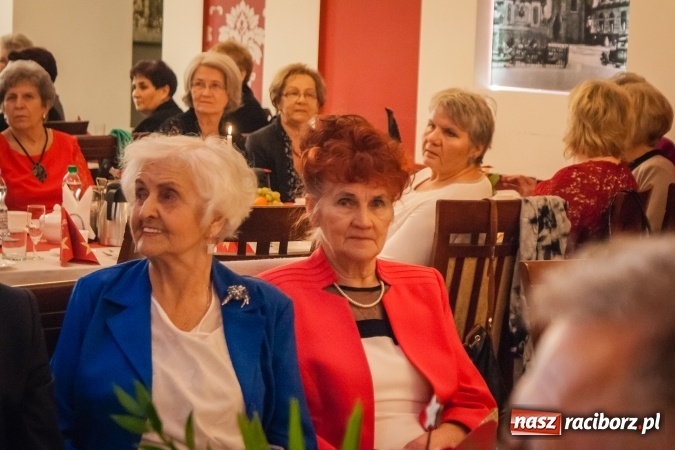 Zdjęcie w galerii na portalu naszraciborz.pl: Dziesiąte urodziny raciborskiego Śląskiego Uniwersytetu Trzeciego Wieku wiadomości z regionu