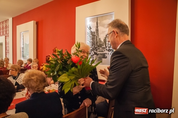 Zdjęcie w galerii na portalu naszraciborz.pl: Dziesiąte urodziny raciborskiego Śląskiego Uniwersytetu Trzeciego Wieku wiadomości z regionu