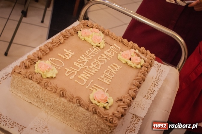 Zdjęcie w galerii na portalu naszraciborz.pl: Dziesiąte urodziny raciborskiego Śląskiego Uniwersytetu Trzeciego Wieku wiadomości z regionu