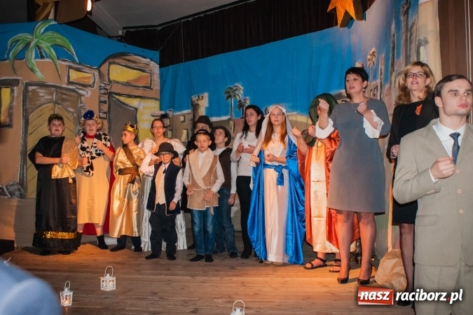 Zdjęcie w galerii na portalu naszraciborz.pl: Jasełka, opłatek i Sto lat dla biskupa, czyli wigilia w Ośrodku dla Niesłyszących wiadomości z regionu