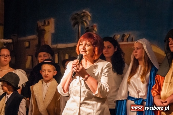 Zdjęcie w galerii na portalu naszraciborz.pl: Jasełka, opłatek i Sto lat dla biskupa, czyli wigilia w Ośrodku dla Niesłyszących wiadomości z regionu