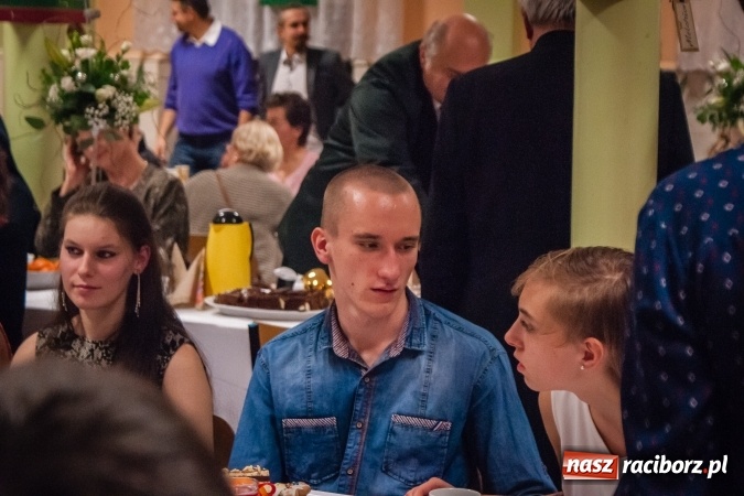 Zdjęcie w galerii na portalu naszraciborz.pl: Jasełka, opłatek i Sto lat dla biskupa, czyli wigilia w Ośrodku dla Niesłyszących wiadomości z regionu