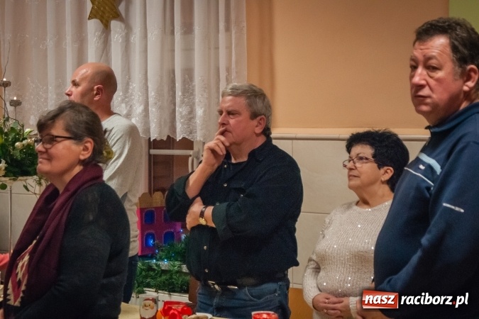 Zdjęcie w galerii na portalu naszraciborz.pl: Jasełka, opłatek i Sto lat dla biskupa, czyli wigilia w Ośrodku dla Niesłyszących wiadomości z regionu