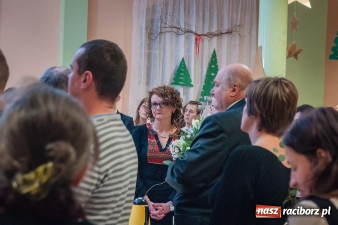 Zdjęcie w galerii na portalu naszraciborz.pl: Jasełka, opłatek i Sto lat dla biskupa, czyli wigilia w Ośrodku dla Niesłyszących wiadomości z regionu