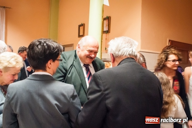 Zdjęcie w galerii na portalu naszraciborz.pl: Jasełka, opłatek i Sto lat dla biskupa, czyli wigilia w Ośrodku dla Niesłyszących wiadomości z regionu