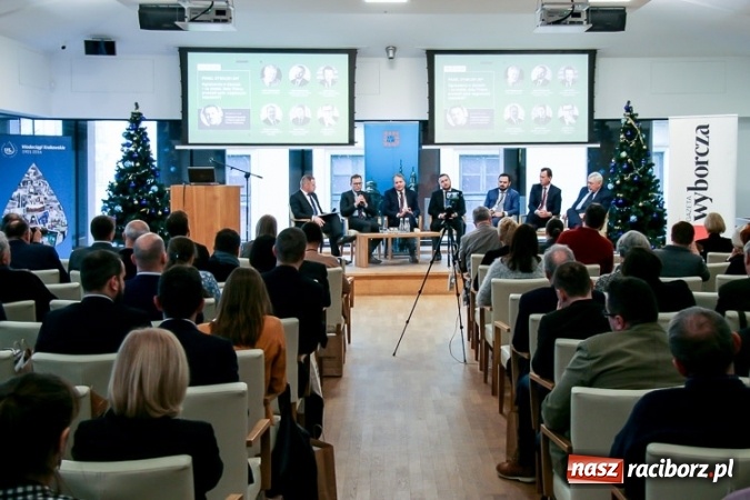 Zdjęcie w galerii na portalu naszraciborz.pl: Oddychać po ludzku - udział marszałka Województwa Śląskiego w konferencji podsumowującej akcję  wiadomości z regionu