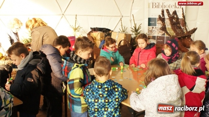 Zdjęcie w galerii na portalu naszraciborz.pl: Biblioteka na jarmarku bożonarodzeniowym wiadomości z regionu