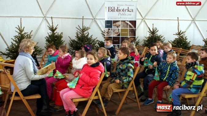 Zdjęcie w galerii na portalu naszraciborz.pl: Biblioteka na jarmarku bożonarodzeniowym wiadomości z regionu